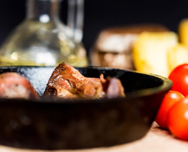 Pollo con Alcachofas en Salsa Cremosa de Mostaza